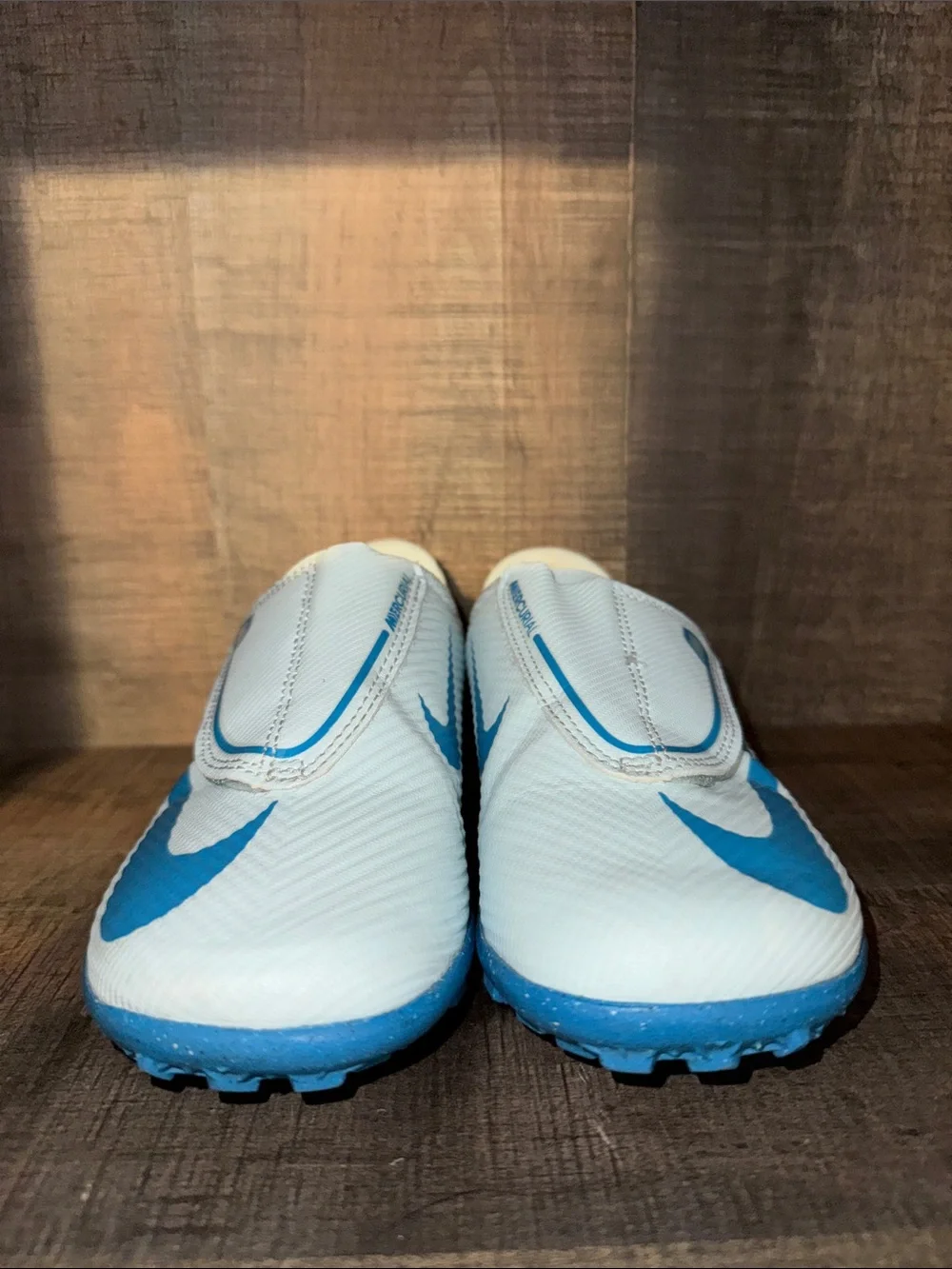 NIKE Kids White and Blue Slip-On Turf Sneakers-size 13